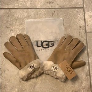 UGG gloves- never worn